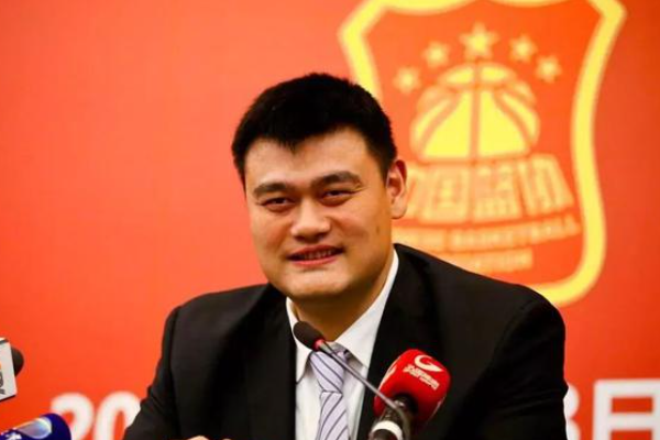 中國籃協(xié)現(xiàn)任主席是誰？